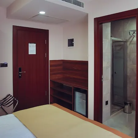 Hotel Paris Prestige 3*
