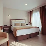 Paris Prestige מלון 3*