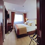 Paris Prestige فندق 3*